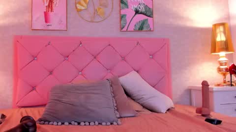 Snapshot of ginger_violetta chatting on February 9, 10:54 pm Ginger online show from February 9, 10:54 pm