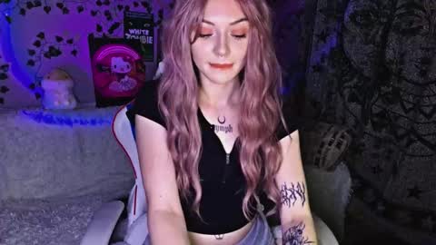 Snapshot of ginnyhotbeat chatting on September 24, 6:33 pm Ginny online show from September 24, 6:33 pm