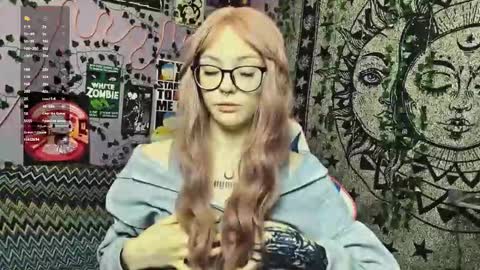 Snapshot of ginnyhotbeat chatting on October 4, 3:43 pm Ginny online show from October 4, 3:43 pm