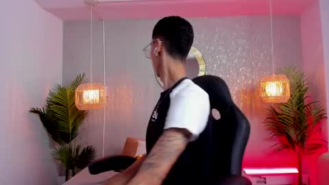 Gio Carangi online show from April 4, 3:05 am