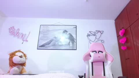 Snapshot of giorgina_montiere chatting on February 19, 11:34 pm giorgina_montiere online show from February 19, 11:34 pm