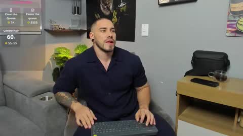 Snapshot of giorgio_leone2 chatting on October 19, 7:36 pm Giorgio leone online show from October 19, 7:36 pm