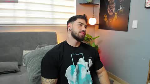 Snapshot of giorgio_leone2 chatting on July 5, 9:22 pm Giorgio leone online show from July 5, 9:22 pm