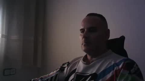 Snapshot of gioshadow chatting on October 12, 12:37 pm gioshadow online show from October 12, 12:37 pm