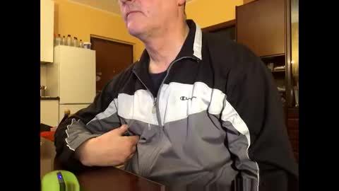 giovanni_1964 online show from December 31, 7:51 pm