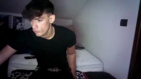Snapshot of giovyyx chatting on February 15, 3:42 am giovyyx online show from February 15, 3:42 am