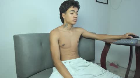 Snapshot of giraldo_giraldo chatting on November 10, 7:29 am Giraldo online show from November 10, 7:29 am