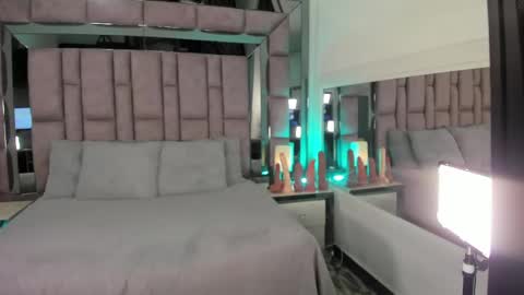 GIRL GRAY online show from May 23, 6:23 pm