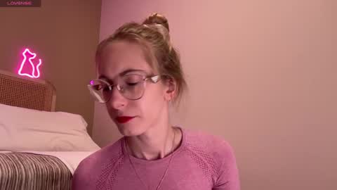 Snapshot of girl_i_am chatting on January 1, 6:59 pm Nikki online show from January 1, 6:59 pm