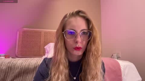 Snapshot of girl_i_am chatting on January 3, 5:53 pm Nikki online show from January 3, 5:53 pm