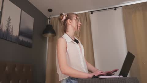 Snapshot of girl_i_am chatting on September 19, 11:00 am Nikki online show from September 19, 11:00 am