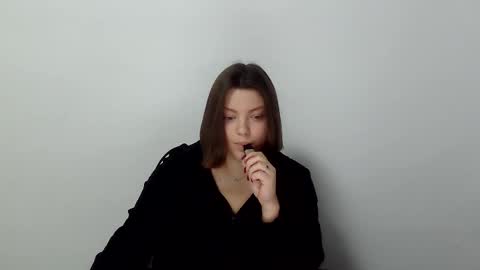 girl_leya online show from November 26, 8:43 pm