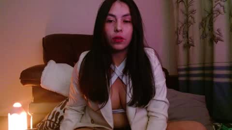 Snapshot of girl_marvel1 chatting on August 3, 3:49 am Alejandra online show from August 3, 3:49 am