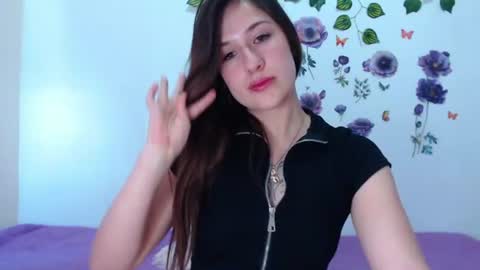 Snapshot of girl_naughty11 chatting on June 12, 9:35 pm Isabella online show from June 12, 9:35 pm