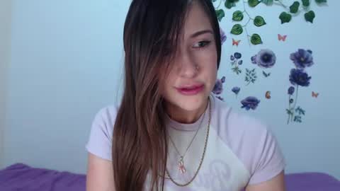 Snapshot of girl_naughty11 chatting on June 19, 11:41 pm Isabella online show from June 19, 11:41 pm