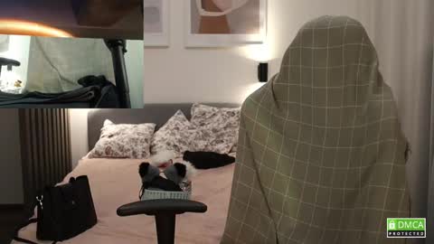 Snapshot of girl_u_never_met chatting on February 15, 6:33 pm Kristin online show from February 15, 6:33 pm