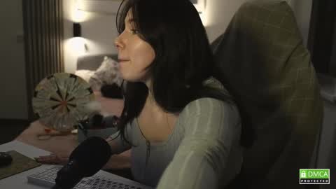 Snapshot of girl_u_never_met chatting on February 23, 6:45 pm Kristin online show from February 23, 6:45 pm