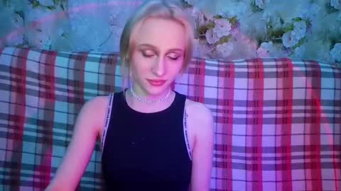 Snapshot of girlfriend_night chatting on March 6, 2:09 am Seniya online show from March 6, 2:09 am