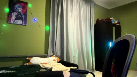 Snapshot of girlfromanothercity chatting on December 25, 2:23 pm Meowww online show from December 25, 2:23 pm