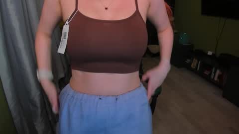 Snapshot of girlfromanothercity chatting on February 4, 5:52 pm Meowww online show from February 4, 5:52 pm