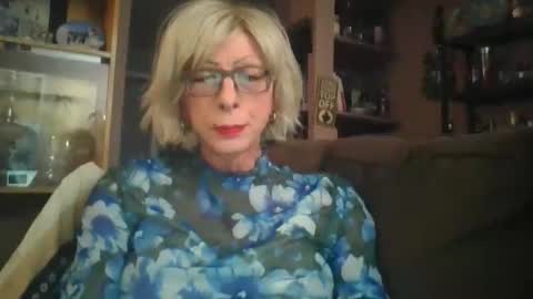 Snapshot of girlinrock chatting on February 1, 1:48 am Girlinrock online show from February 1, 1:48 am