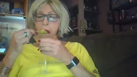 Snapshot of girlinrock chatting on February 10, 1:53 am Girlinrock online show from February 10, 1:53 am