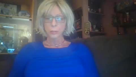 Snapshot of girlinrock chatting on March 2, 1:52 am Girlinrock online show from March 2, 1:52 am