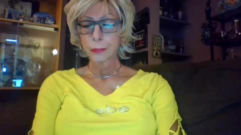 Snapshot of girlinrock chatting on June 19, 1:10 am Girlinrock online show from June 19, 1:10 am