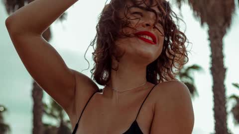 Snapshot of girlnextd00r_ chatting on December 6, 4:38 pm Hanna online show from December 6, 4:38 pm