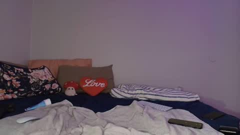 Snapshot of girlofurdreamsxxxxox chatting on February 5, 3:27 pm Camille online show from February 5, 3:27 pm