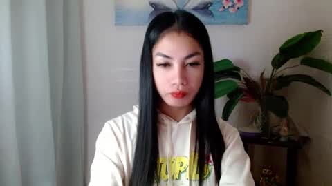 Snapshot of girlwhobelieveinmagic chatting on March 10, 6:45 pm Callmenor online show from March 10, 6:45 pm