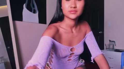 Snapshot of girlytiny chatting on April 30, 6:53 am girlytiny online show from April 30, 6:53 am