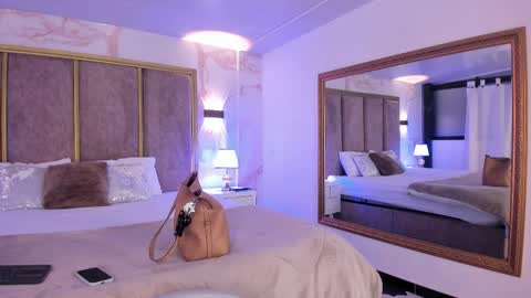     online show from October 25, 10:45 am