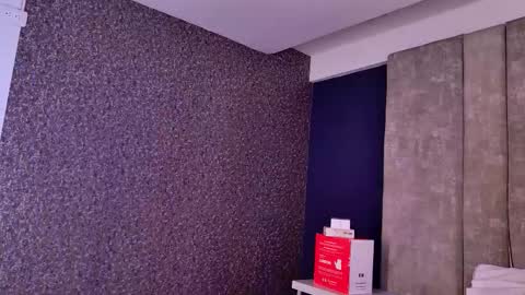     online show from November 14, 10:03 am