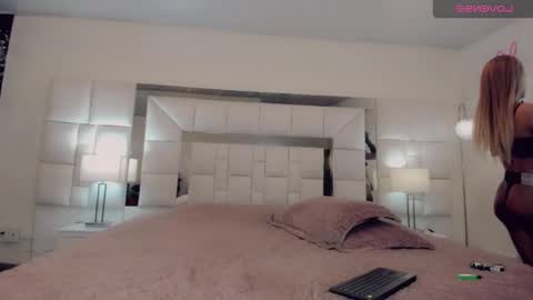 Snapshot of gisele_fox chatting on March 4, 8:05 pm Gisel online show from March 4, 8:05 pm