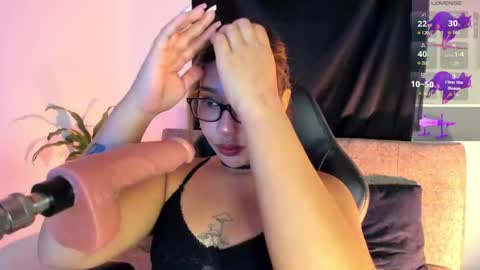 Snapshot of giselle_messydoll chatting on May 3, 8:15 pm Giselle online show from May 3, 8:15 pm