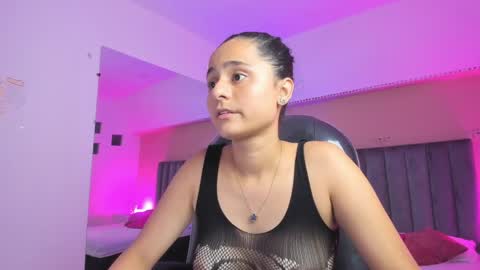 GISELLE ROLDAN online show from April 1, 4:13 am