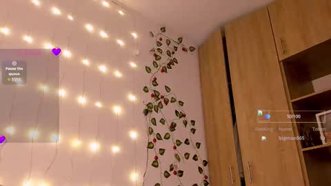 GiuliaCash online show from December 4, 1:53 pm