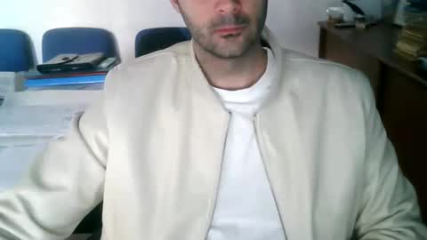 giuseppevai1 online show from April 18, 8:07 am