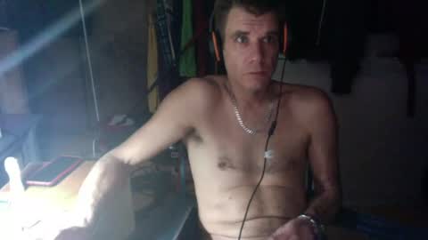 Snapshot of gizmomaster chatting on July 28, 8:23 pm dutch rave guy c2c dutch online show from July 28, 8:23 pm