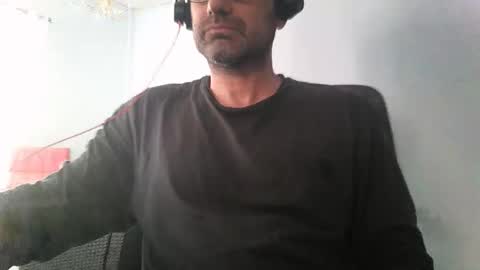 Snapshot of gjustaguym chatting on April 10, 8:41 am gjustaguym online show from April 10, 8:41 am