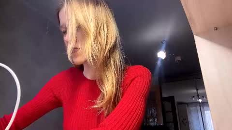 gladyswigg online show from April 2, 9:07 am