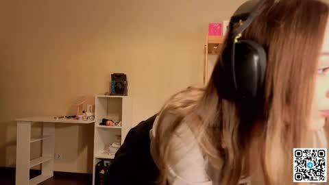 Catalina online show from December 5, 11:08 am