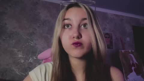 Snapshot of glenniekinney chatting on April 13, 1:49 pm Kelly online show from April 13, 1:49 pm