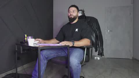 Matthew .. for short call me Matt online show from October 23, 9:57 pm