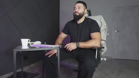 Matthew .. for short call me Matt online show from November 3, 1:29 am