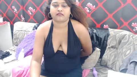 glitter candy online show from February 9, 4:40 pm