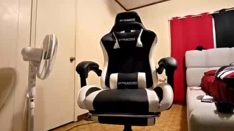 glomightyj online show from January 16, 6:17 am