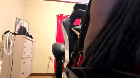 glomightyj online show from March 29, 8:20 pm