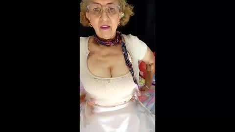 GLORIA INDEPENDENT MODEL online show from April 28, 8:25 pm